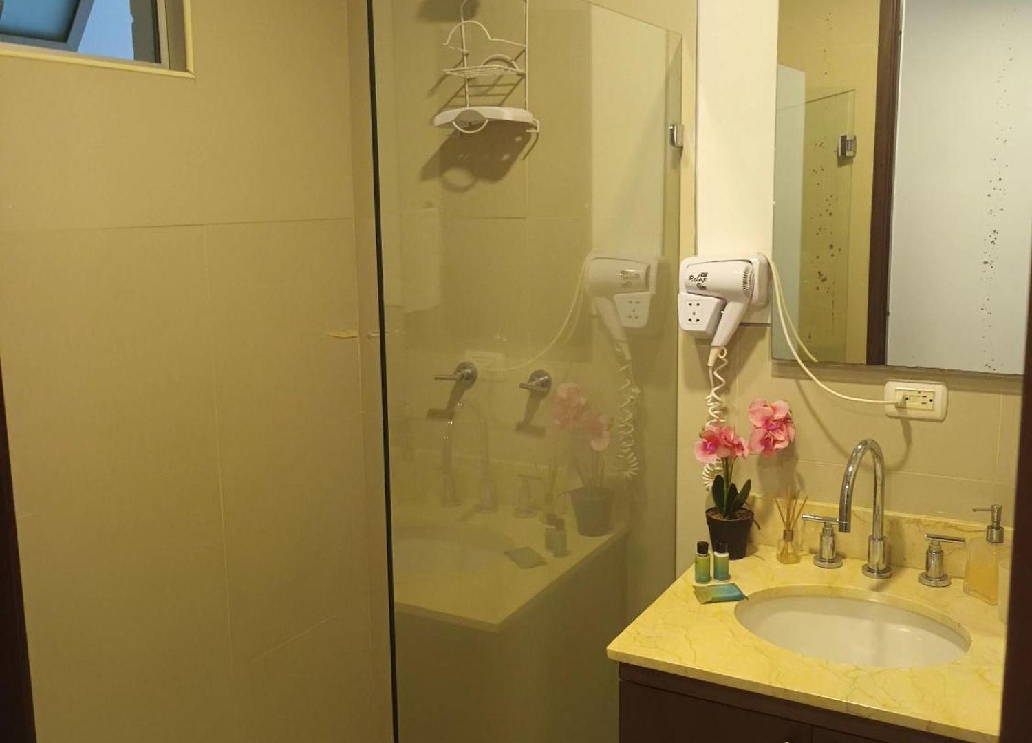 - 1400 Sq. Ft. * Cartagena