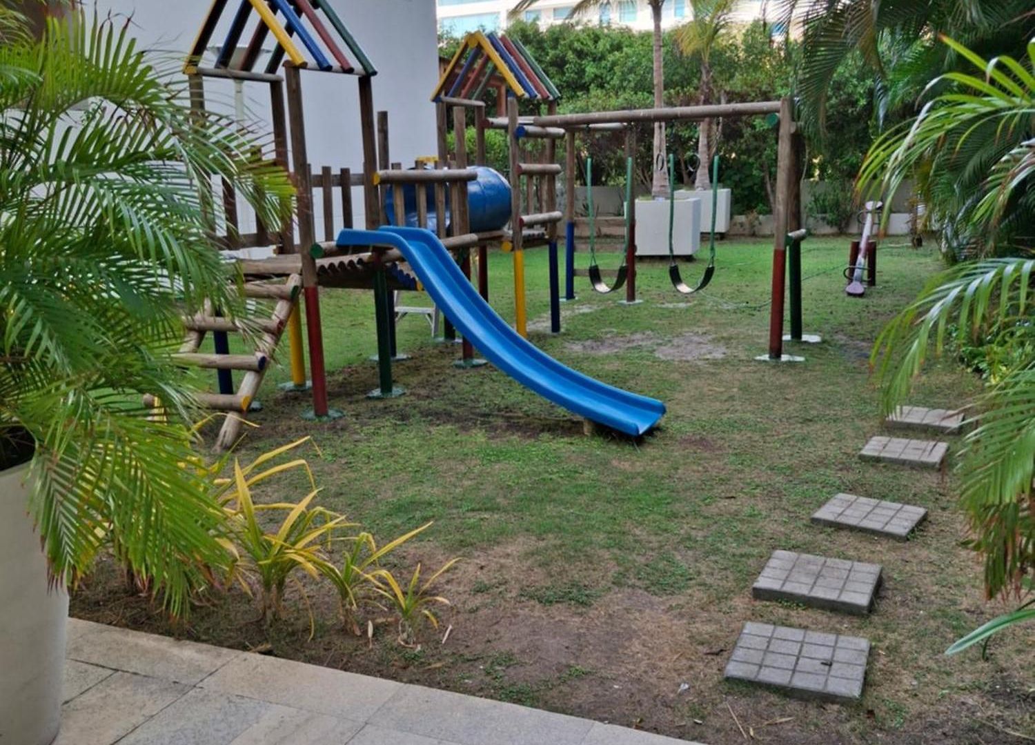 - 1400 Sq. Ft. * Cartagena