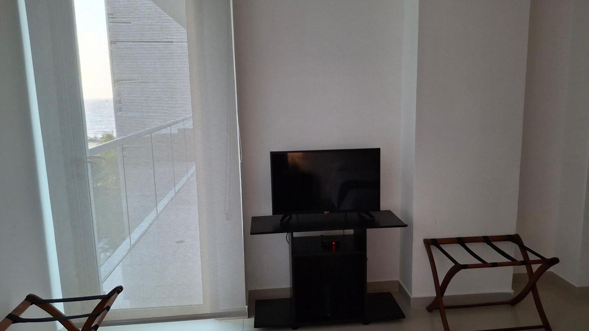 - 1400 Sq. Ft.