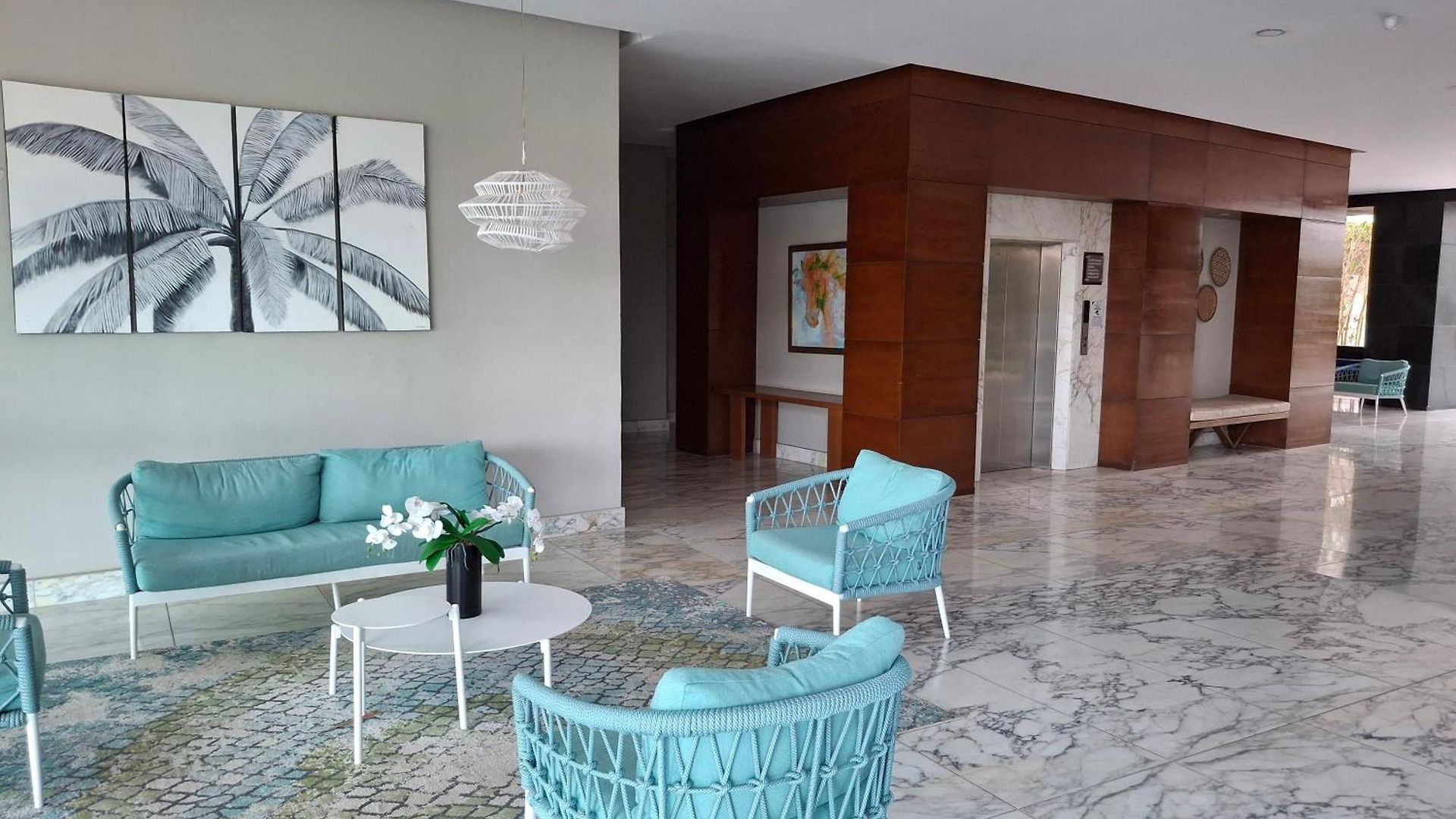 - 1400 Sq. Ft. * Cartagena