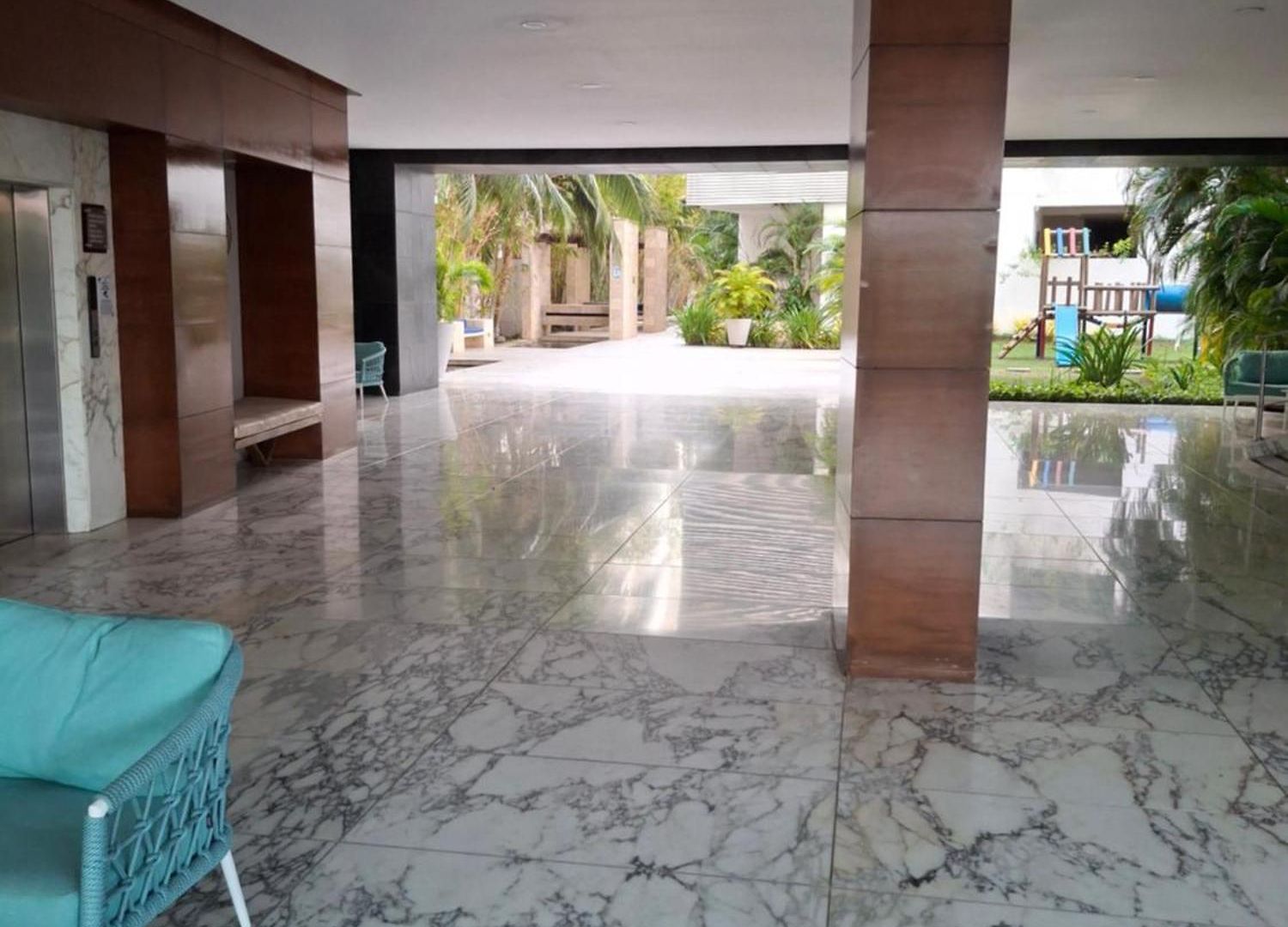 - 1400 Sq. Ft.