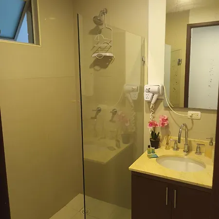 - 1400 Sq. Ft. * Cartagena