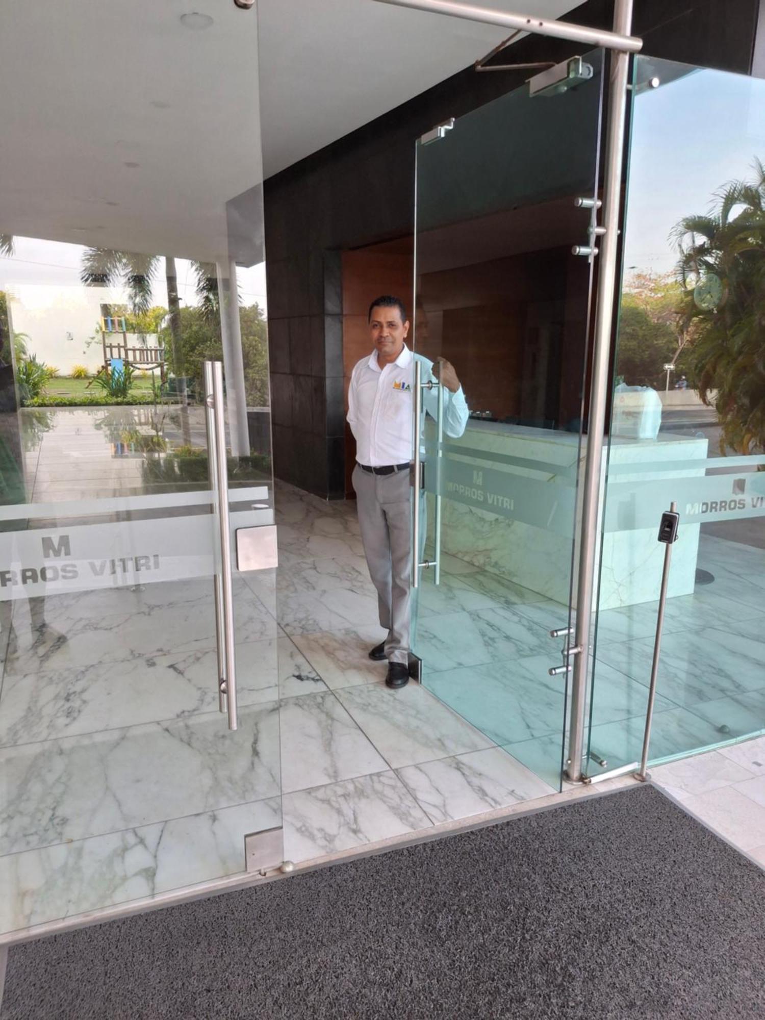 Apartamento - 1400 Sq. Ft. *